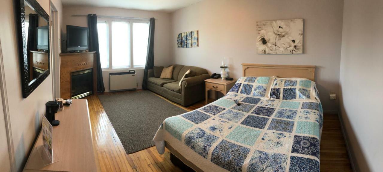 The Bobcaygeon Inn ภายนอก รูปภาพ